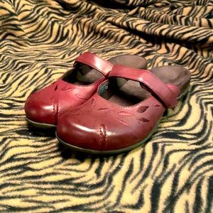 Orthaheel Maroon Slip-On Shoes